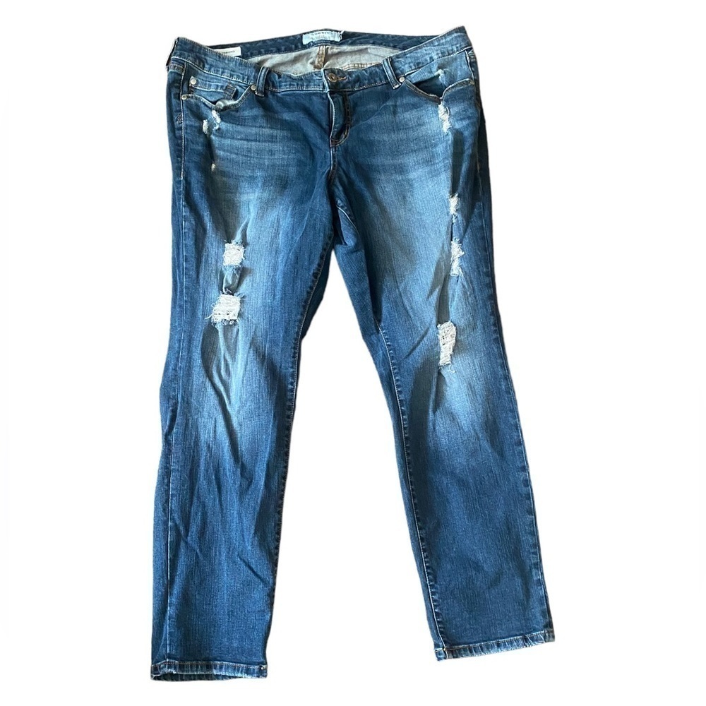 Torrid Sz 18R Medium Wash Denim Boyfriend Jean Distressed